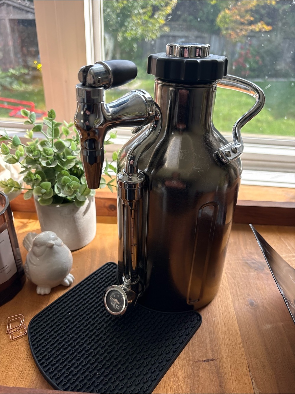 Stainless Steel Black Growler Werks Keg Nitro Cold Brew Dispenser with Tap